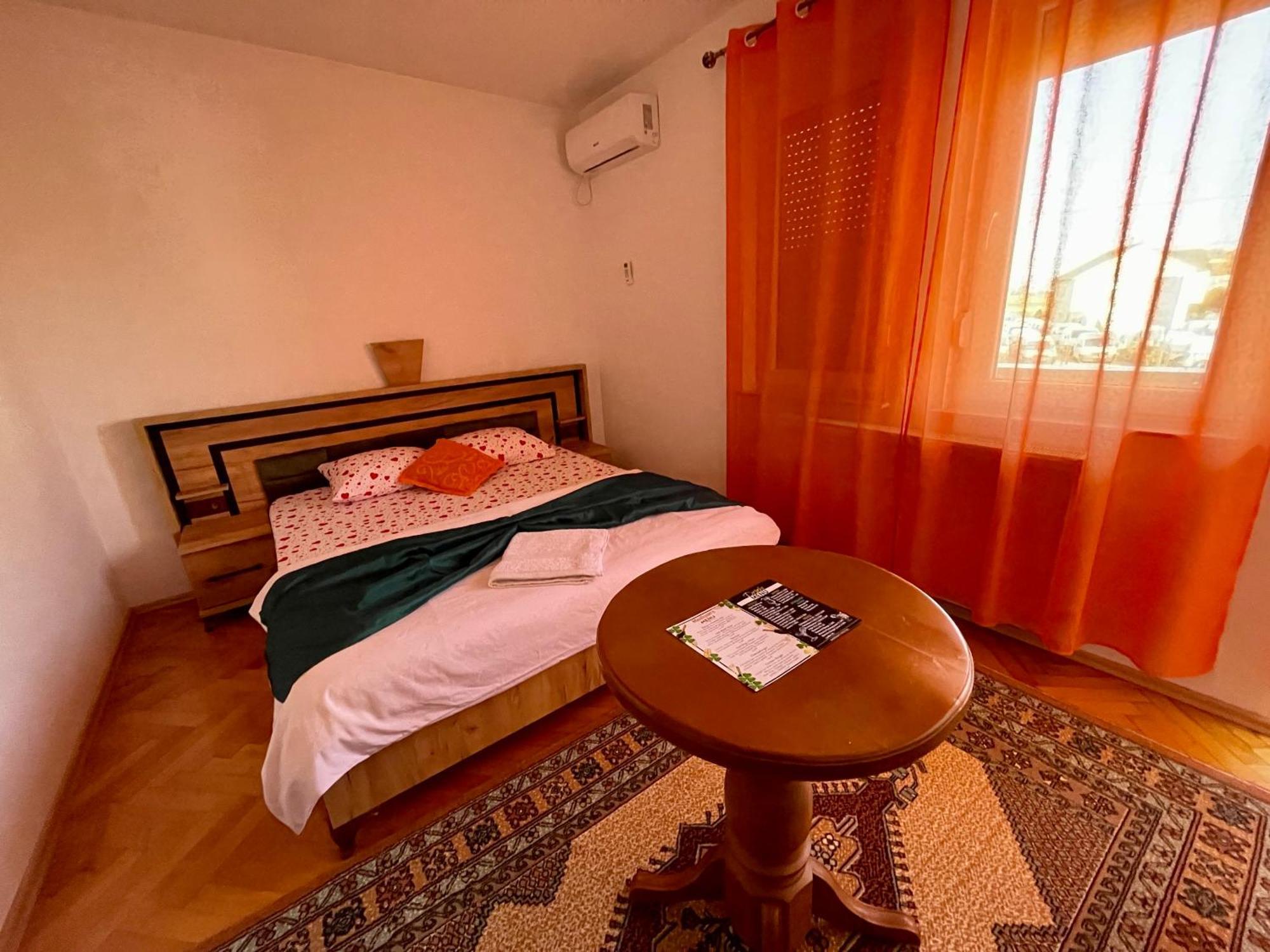 Madigan'S Hotel Kosovo Polje Exterior photo